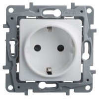 Розетка 2К+З со шторками ETIKA, белая (672222). Розетка. LegranD